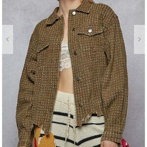 229.Jacket top in textured twill with front pockets, metal button down,raw edge